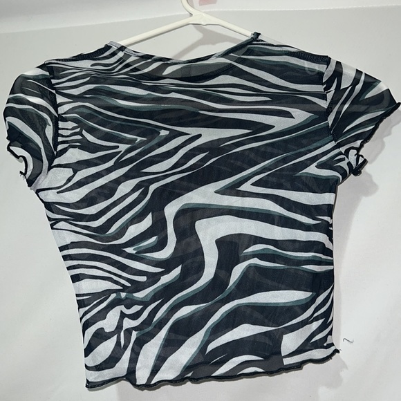 Multi-Colored Zebra Mesh Crop-Top. Petite (s) - Picture 7 of 10